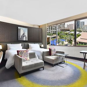 Deluxe Room Pool View Twin bed